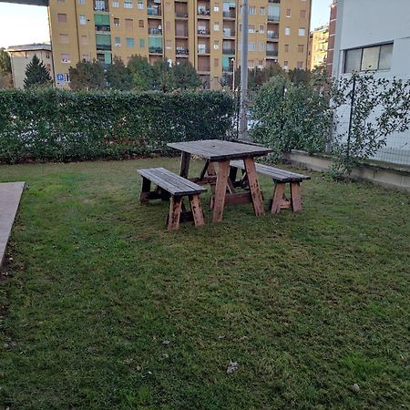 Ampio Bilocale Con Giardino Privato A Due Passi Dalla Stazione Daire Carnate Dış mekan fotoğraf